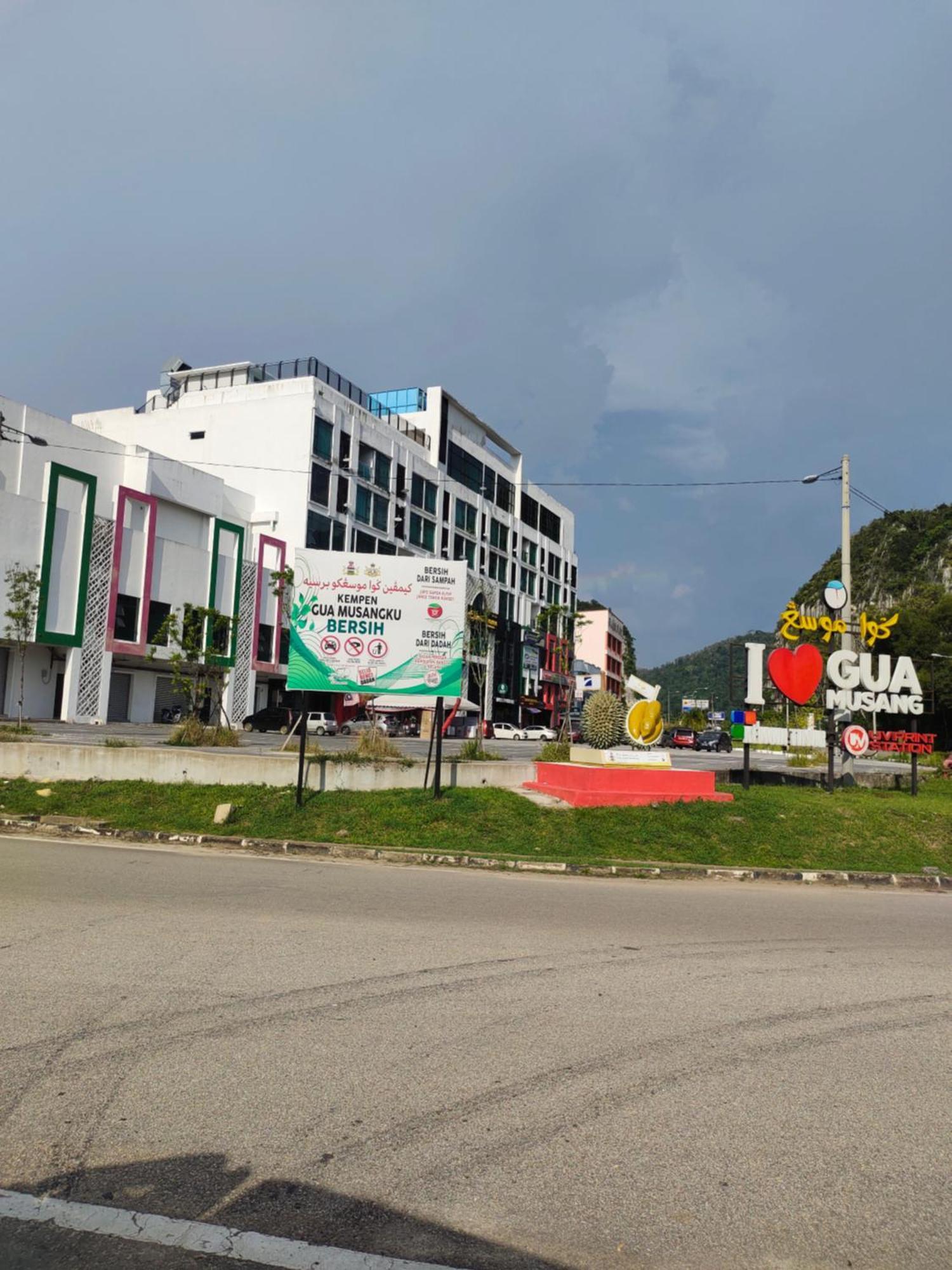 Alish Studio Apartment With Pool, Netflix, Wifi Gua Musang Exteriör bild