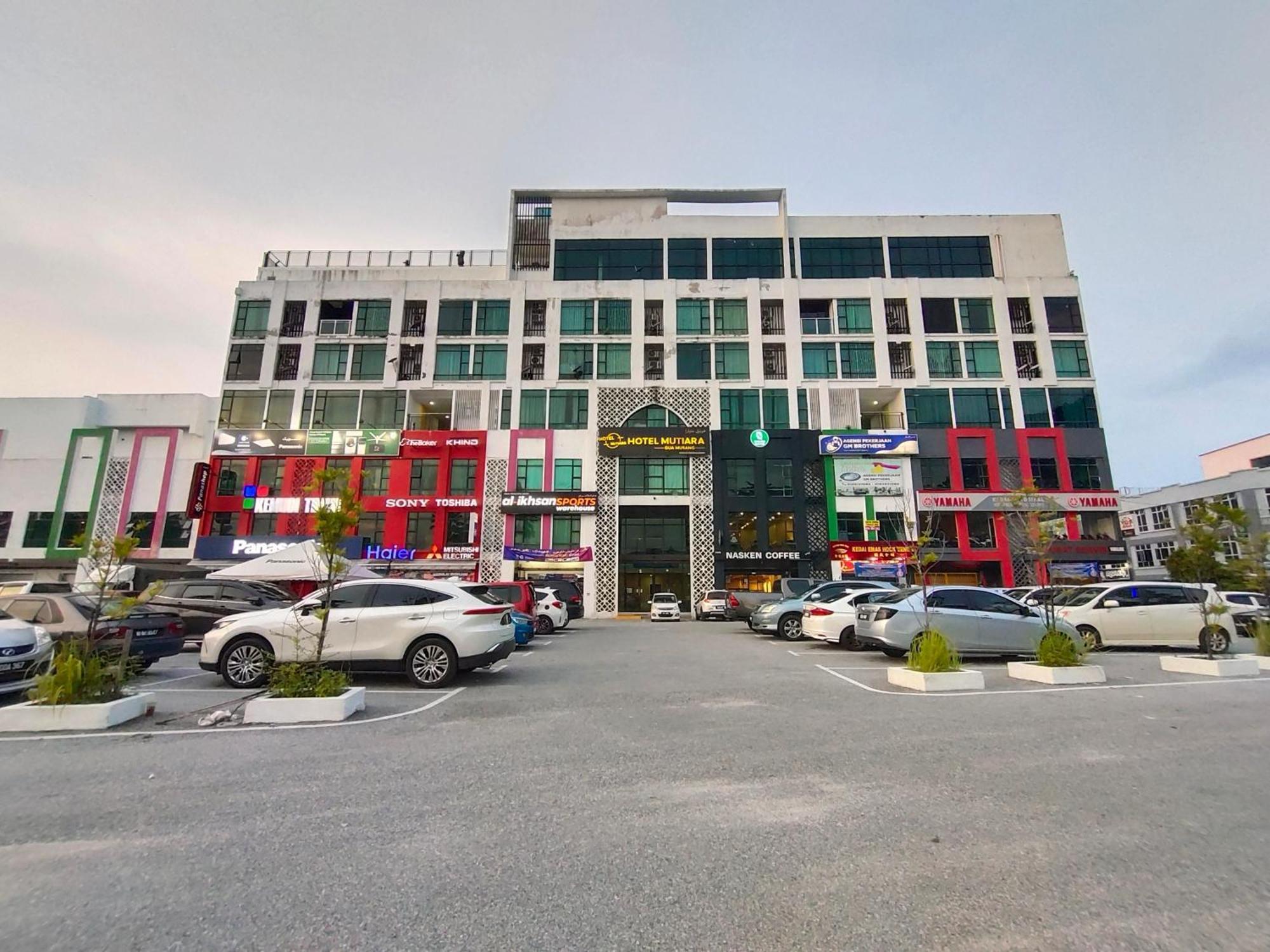 Alish Studio Apartment With Pool, Netflix, Wifi Gua Musang Exteriör bild